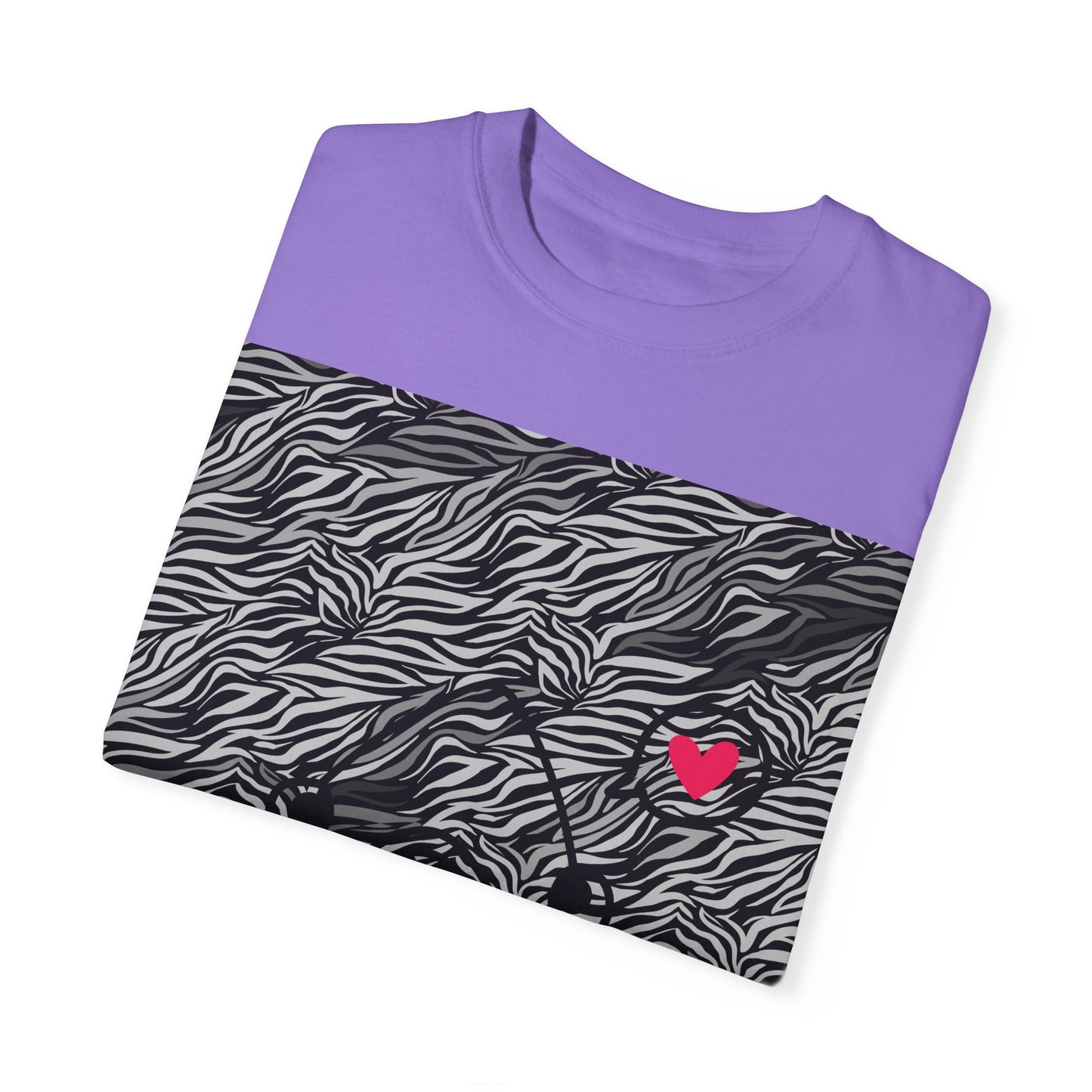 Trendy Unisex Garment-Dyed T-Shirt with Heart Design - Perfect for Casual Outings and Gifts