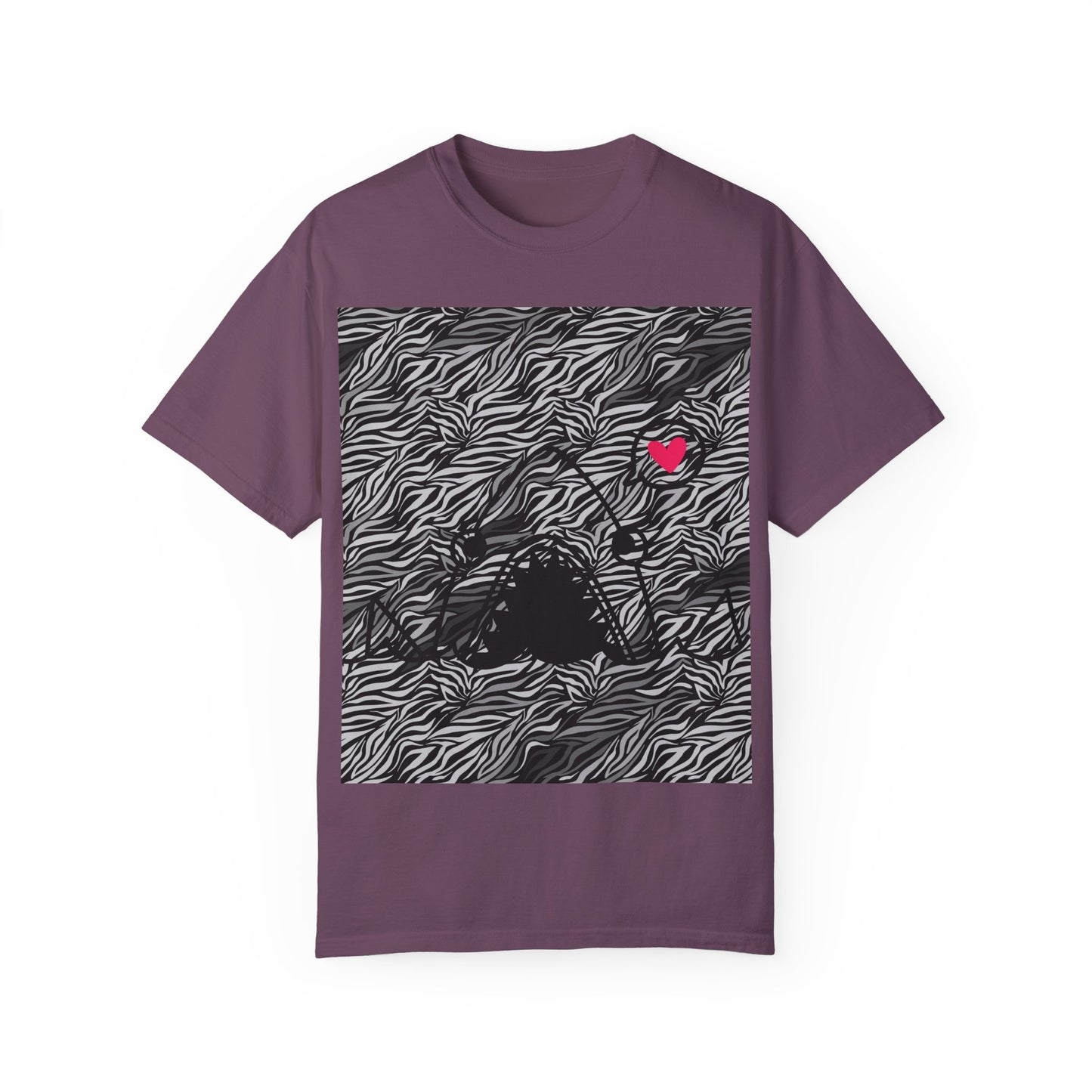 Trendy Unisex Garment-Dyed T-Shirt with Heart Design - Perfect for Casual Outings and Gifts