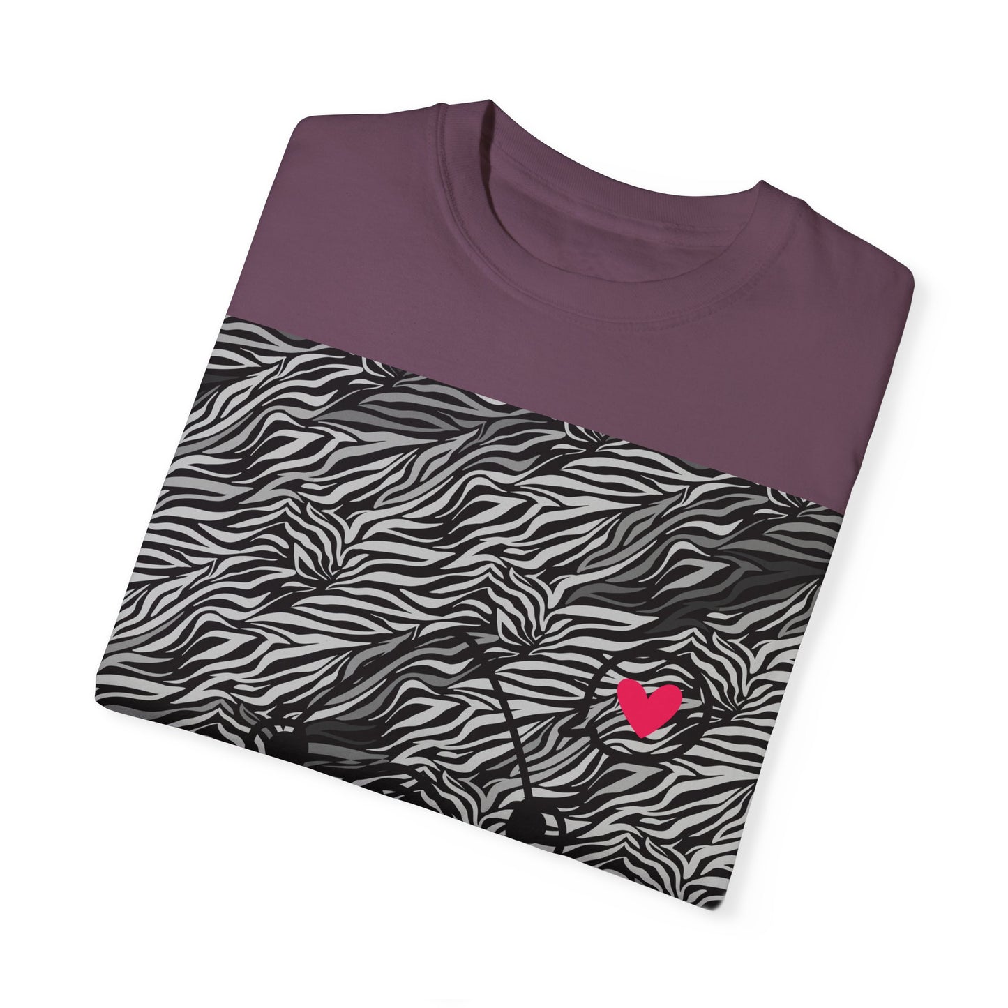 Trendy Unisex Garment-Dyed T-Shirt with Heart Design - Perfect for Casual Outings and Gifts