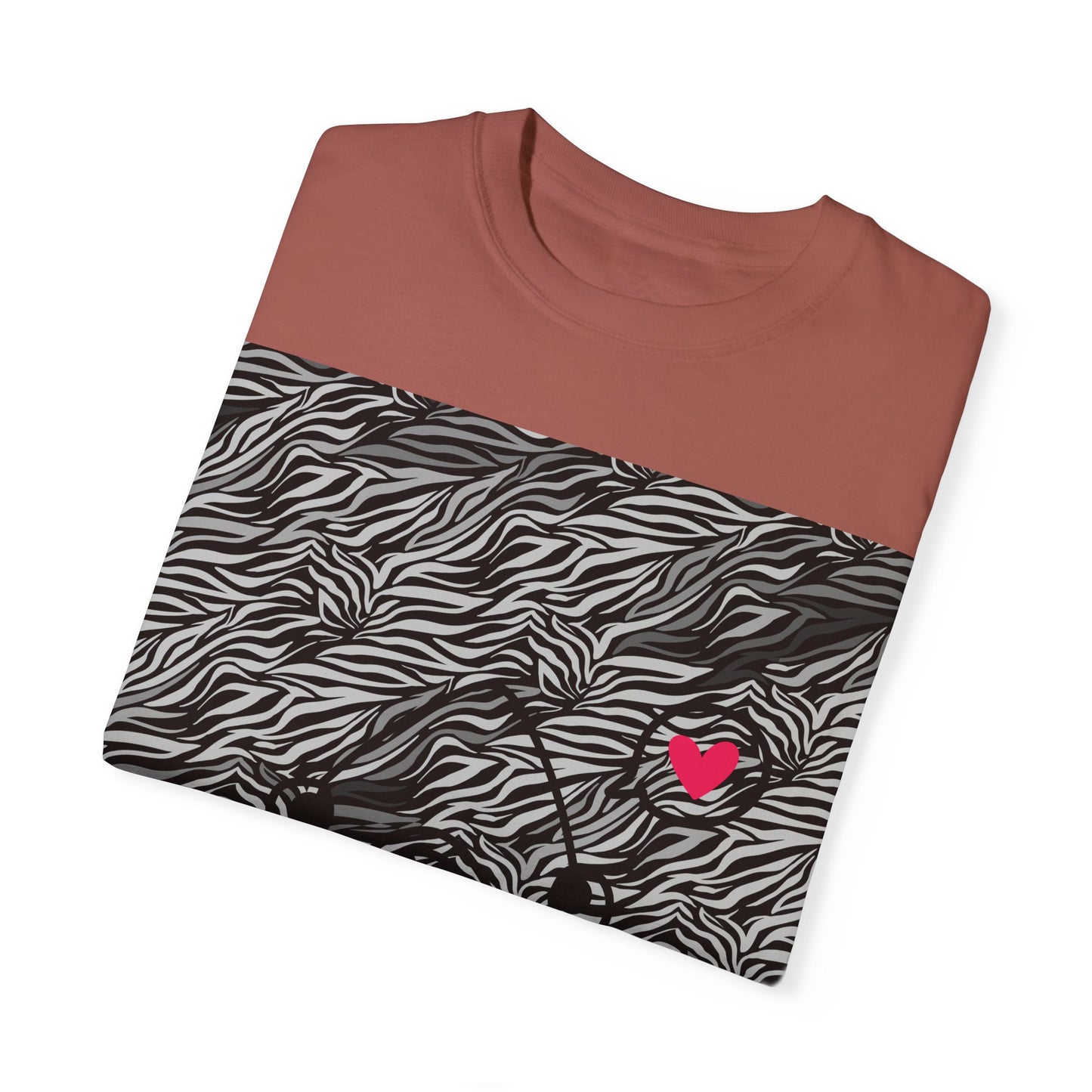 Trendy Unisex Garment-Dyed T-Shirt with Heart Design - Perfect for Casual Outings and Gifts