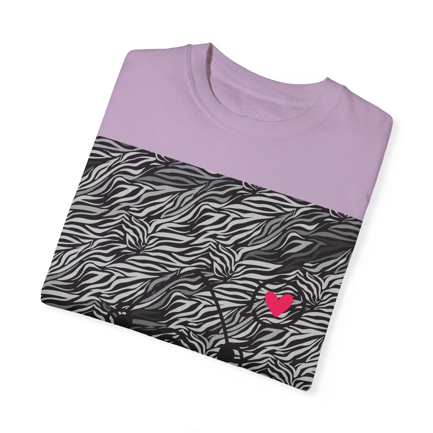 Trendy Unisex Garment-Dyed T-Shirt with Heart Design - Perfect for Casual Outings and Gifts