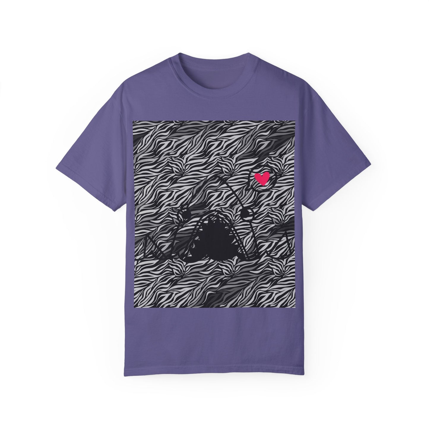 Trendy Unisex Garment-Dyed T-Shirt with Heart Design - Perfect for Casual Outings and Gifts