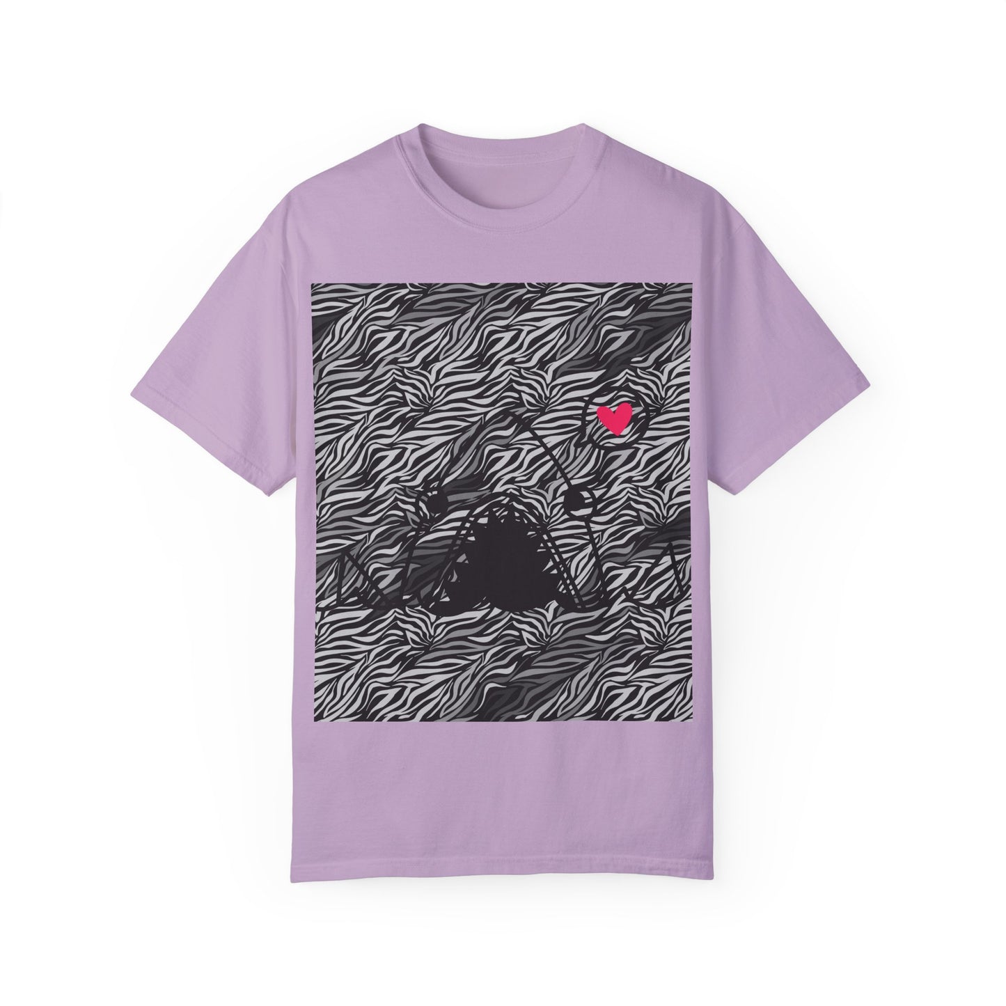 Trendy Unisex Garment-Dyed T-Shirt with Heart Design - Perfect for Casual Outings and Gifts