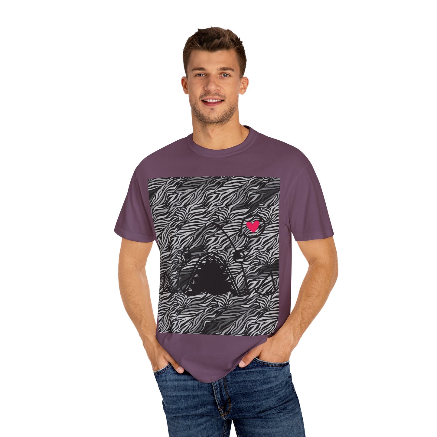 Trendy Unisex Garment-Dyed T-Shirt with Heart Design - Perfect for Casual Outings and Gifts