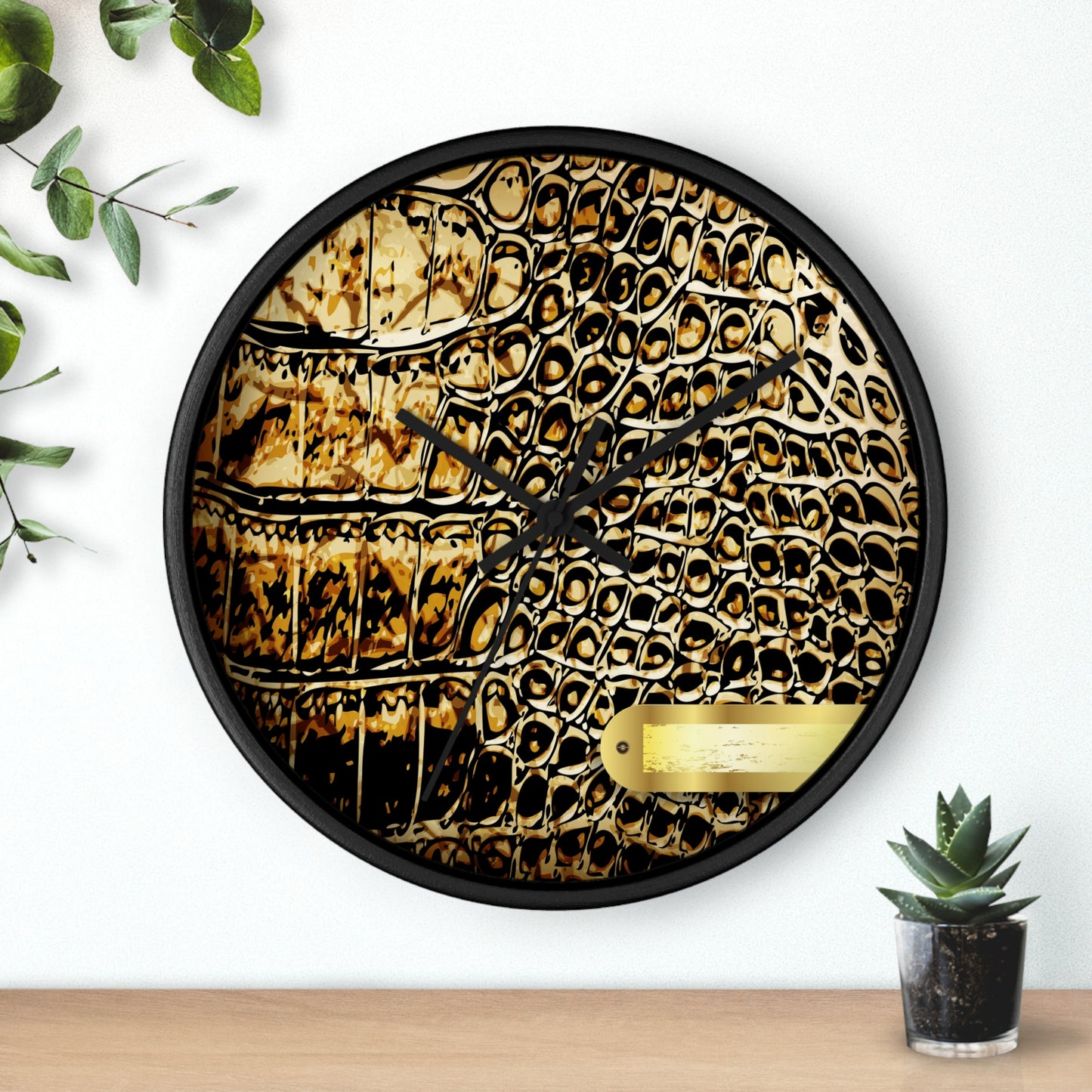 Elegant Crocodile Print Wall Clock - Stylish Home Decor