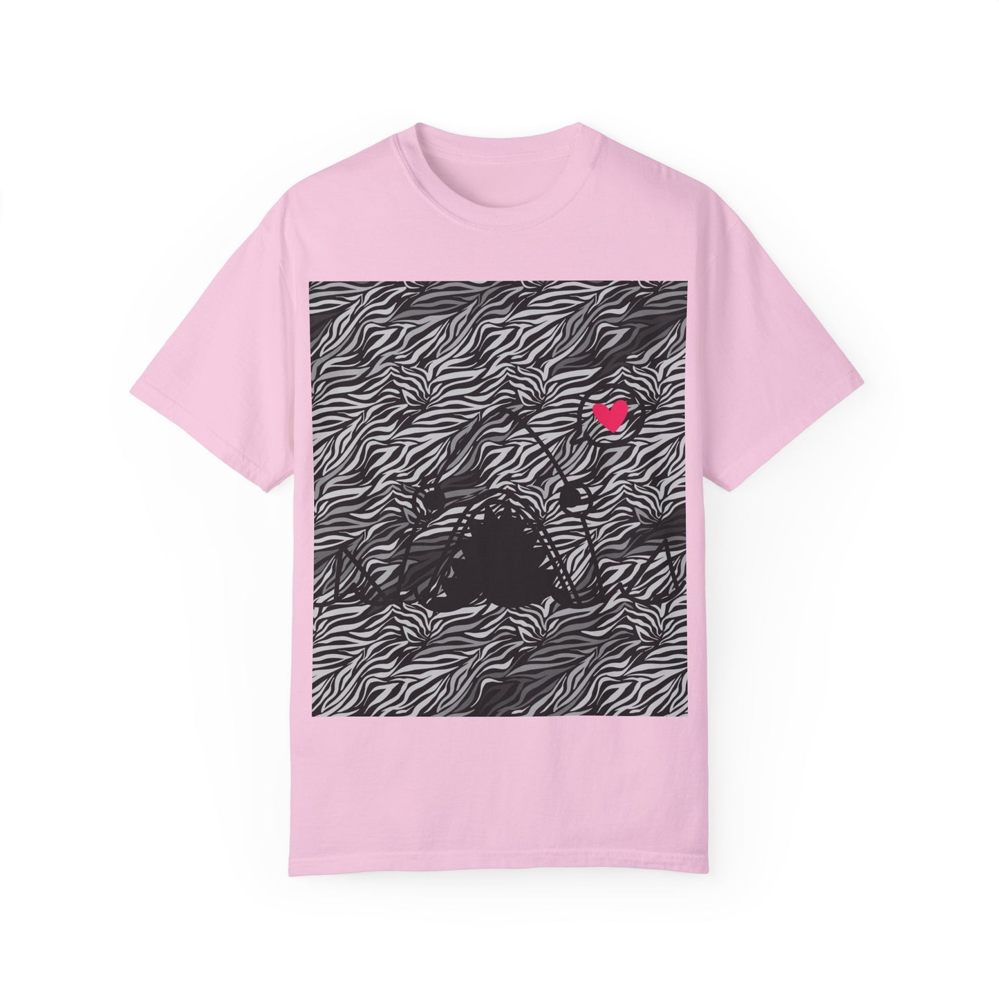 Trendy Unisex Garment-Dyed T-Shirt with Heart Design - Perfect for Casual Outings and Gifts