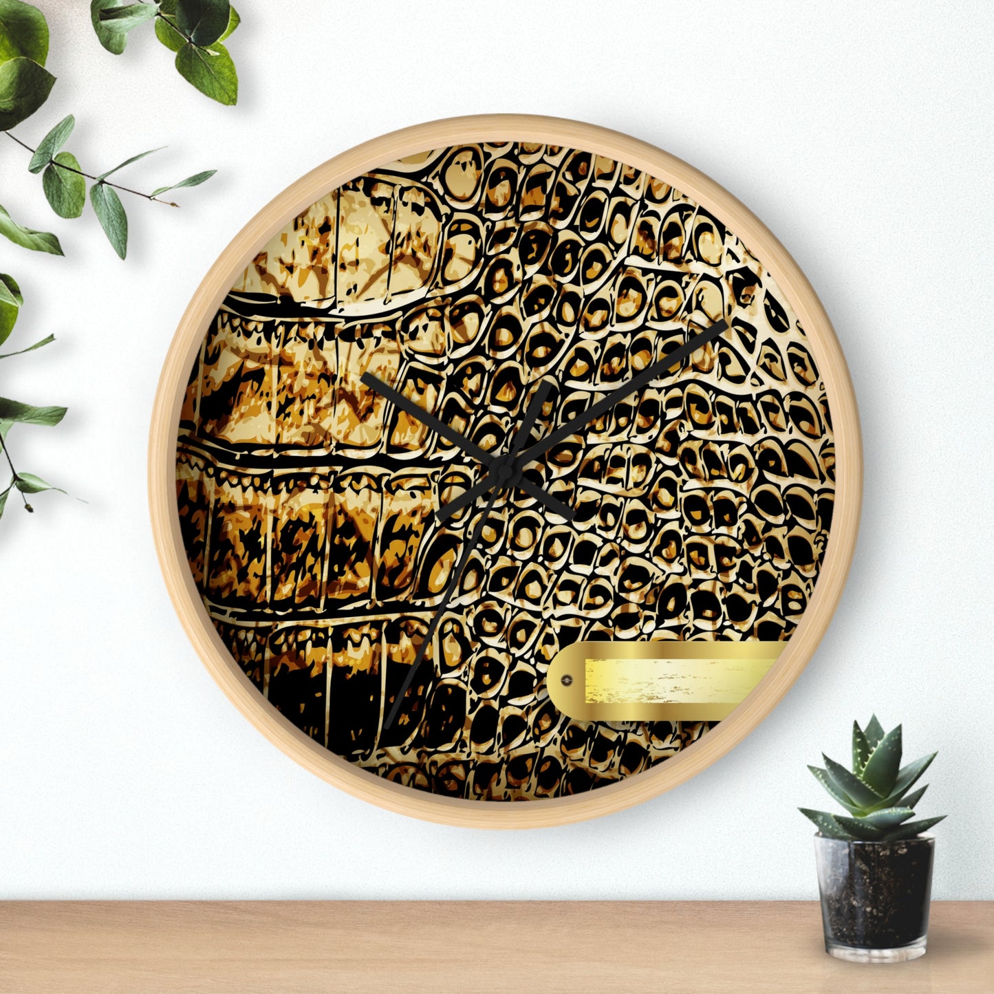 Elegant Crocodile Print Wall Clock - Stylish Home Decor