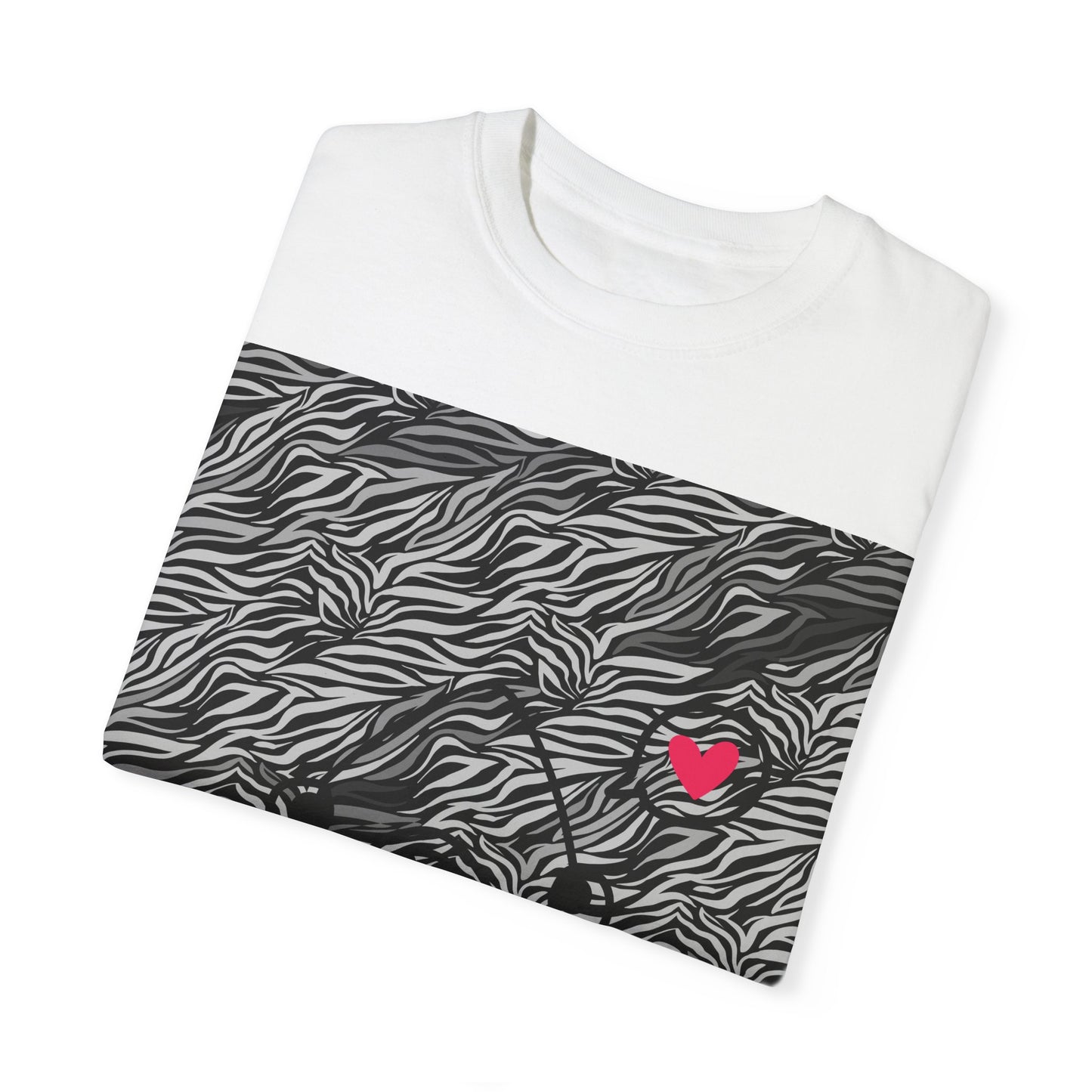 Trendy Unisex Garment-Dyed T-Shirt with Heart Design - Perfect for Casual Outings and Gifts